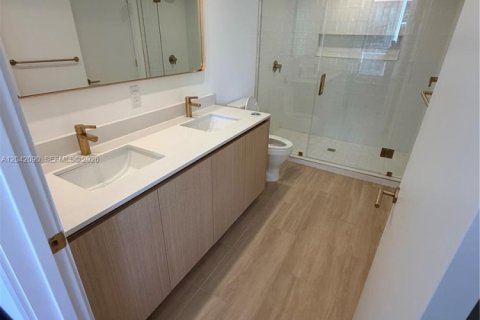 Condo in Miami, Florida, 1 bedroom № 2248401 - photo 12