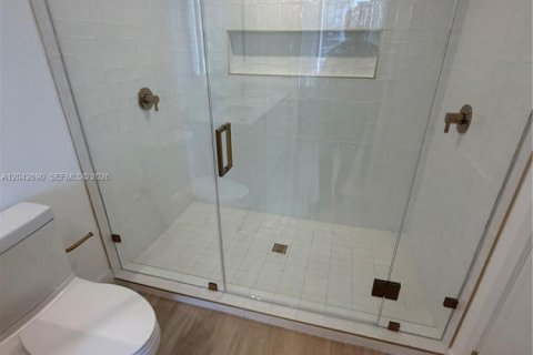 Condo in Miami, Florida, 1 bedroom № 2248401 - photo 11