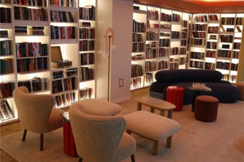 Condo in Miami, Florida, 1 bedroom № 2248401 - photo 25