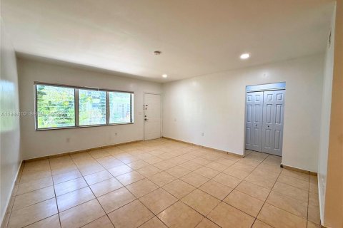 Villa ou maison à louer à Miami Beach, Floride: 1 chambre, 74.32 m2 № 2050335 - photo 9