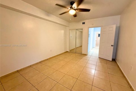 Villa ou maison à louer à Miami Beach, Floride: 1 chambre, 74.32 m2 № 2050335 - photo 12