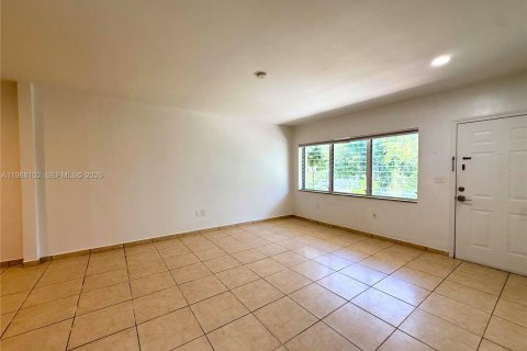 Villa ou maison à louer à Miami Beach, Floride: 1 chambre, 74.32 m2 № 2050335 - photo 2