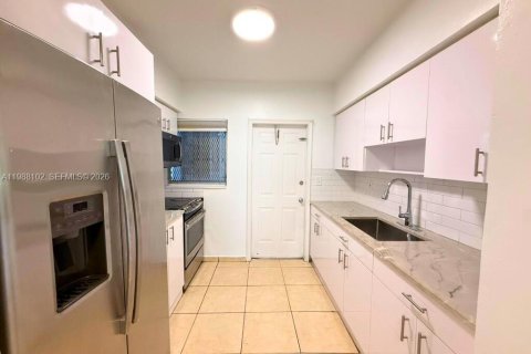 Villa ou maison à louer à Miami Beach, Floride: 1 chambre, 74.32 m2 № 2050335 - photo 5