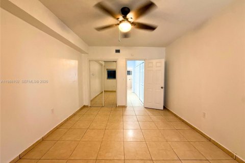 Villa ou maison à louer à Miami Beach, Floride: 1 chambre, 74.32 m2 № 2050335 - photo 13