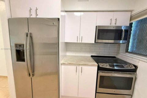 Villa ou maison à louer à Miami Beach, Floride: 1 chambre, 74.32 m2 № 2050335 - photo 7