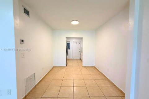 Villa ou maison à louer à Miami Beach, Floride: 1 chambre, 74.32 m2 № 2050335 - photo 4