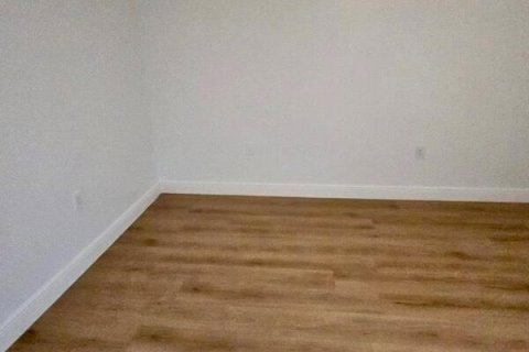 Снять в аренду таунхаус в Уэст-Палм-Бич, Флорида 2 спальни, 114.83м2, № 1141492 - фото 1