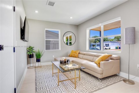 Снять в аренду виллу или дом в Майами, Флорида 3 спальни, 153.29м2, № 1959629 - фото 2