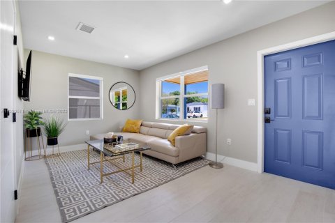 Снять в аренду виллу или дом в Майами, Флорида 3 спальни, 153.29м2, № 1959629 - фото 1