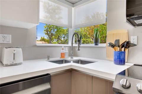 Снять в аренду виллу или дом в Майами, Флорида 3 спальни, 153.29м2, № 1959629 - фото 25