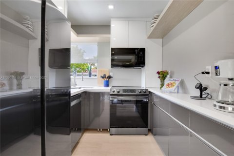 Снять в аренду виллу или дом в Майами, Флорида 3 спальни, 153.29м2, № 1959629 - фото 24