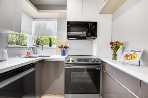 Снять в аренду виллу или дом в Майами, Флорида 3 спальни, 153.29м2, № 1959629 - фото 26