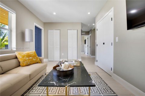 Снять в аренду виллу или дом в Майами, Флорида 3 спальни, 153.29м2, № 1959629 - фото 4