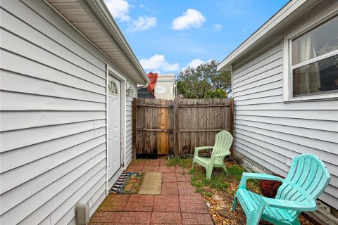House in Largo, Florida 3 bedrooms, 100.15 sq.m. № 1912646 - photo 8