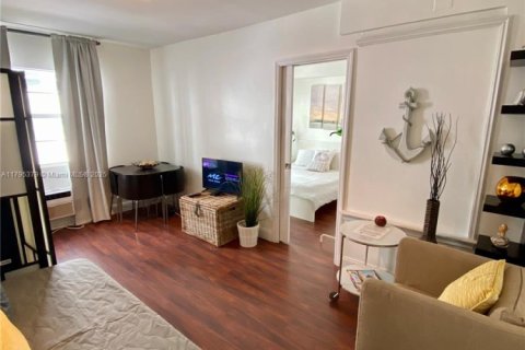 Condo in Miami Beach, Florida, 1 bedroom № 1959139 - photo 3