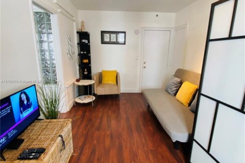 Condo in Miami Beach, Florida, 1 bedroom № 1959139 - photo 10