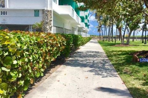 Condo in Miami Beach, Florida, 1 bedroom № 1959139 - photo 6