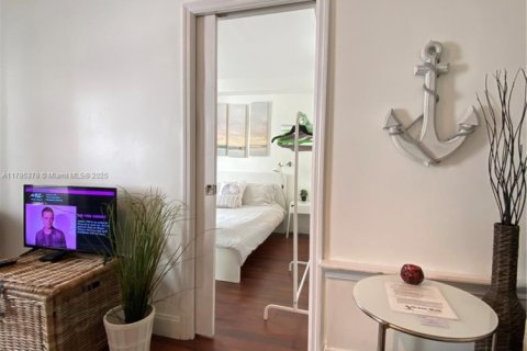 Condo in Miami Beach, Florida, 1 bedroom № 1959139 - photo 8