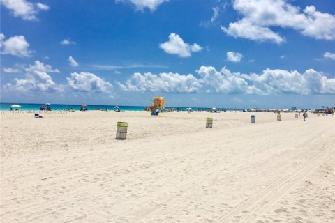 Condo in Miami Beach, Florida, 1 bedroom № 1959139 - photo 13