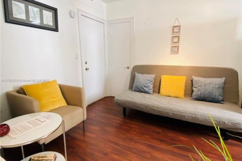 Condo in Miami Beach, Florida, 1 bedroom № 1959139 - photo 9