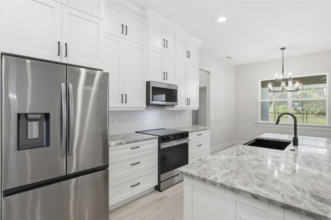 Casa en venta en Lakeland, Florida, 4 dormitorios, 226.68 m2 № 2418562 - foto 13