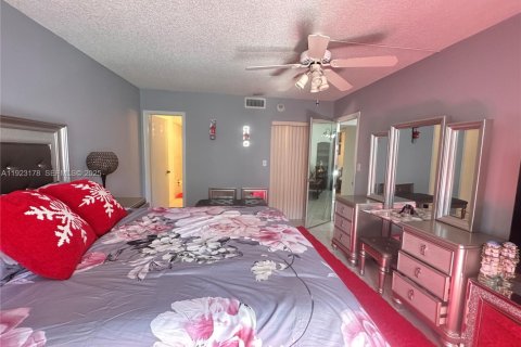 Снять в аренду кондоминиум в Халландейл-Бич, Флорида 1 спальня, 60.01м2, № 1982718 - фото 7