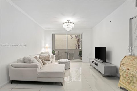 Condo in Sunny Isles Beach, Florida, 2 bedrooms № 2009639