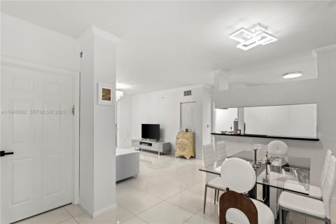 Copropriété à vendre à Sunny Isles Beach, Floride: 2 chambres, 103.68 m2 № 2009639 - photo 3