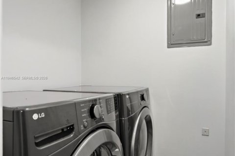 Copropriété à vendre à Sunny Isles Beach, Floride: 2 chambres, 103.68 m2 № 2009639 - photo 12