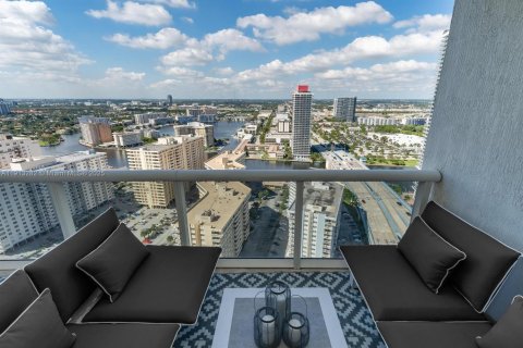 Condo in Hallandale Beach, Florida, 2 bedrooms  № 2013715 - photo 6