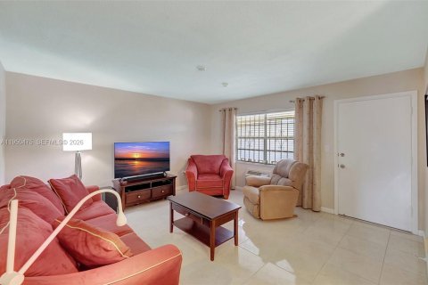Condo in Miami, Florida, 1 bedroom  № 2008793 - photo 5