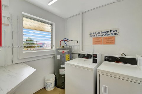 Condo in Miami, Florida, 1 bedroom  № 2008793 - photo 17