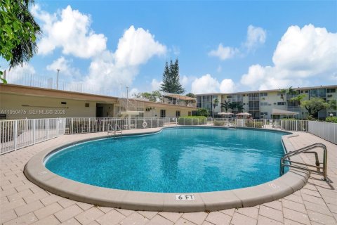 Condo in Miami, Florida, 1 bedroom  № 2008793 - photo 19