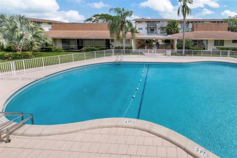 Condo in Miami, Florida, 1 bedroom  № 2008793 - photo 18