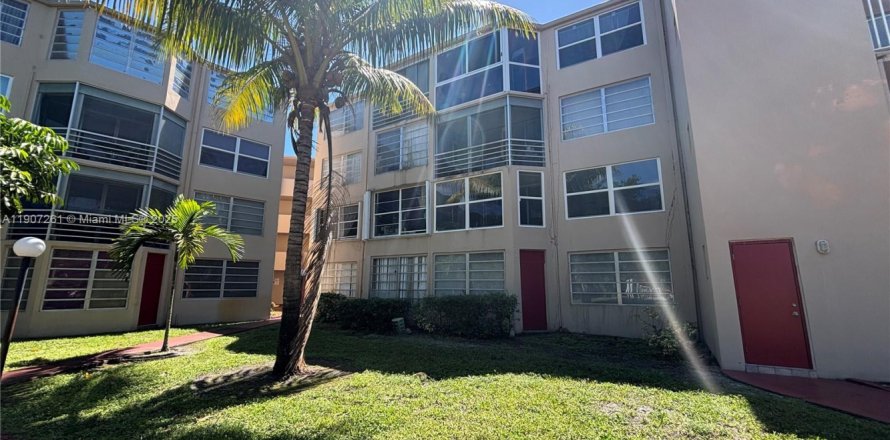 Condominio en Miami, Florida, 1 dormitorio  № 2012541