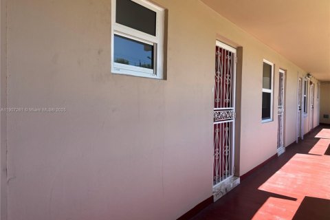 Condominio en venta en Miami, Florida, 1 dormitorio, 83.43 m2 № 2012541 - foto 2