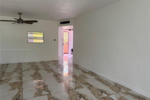 Condominio en venta en Miami, Florida, 1 dormitorio, 83.43 m2 № 2012541 - foto 4