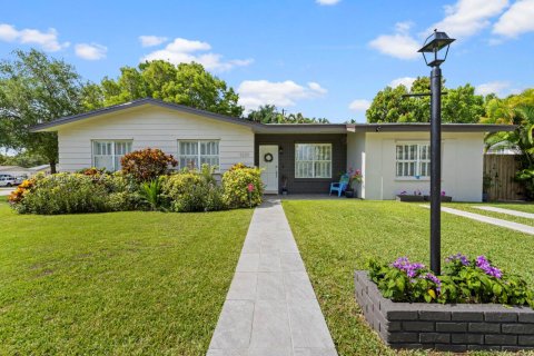 House in Palmetto Bay, Florida 3 bedrooms, 160.54 sq.m. № 1766306 - photo 1