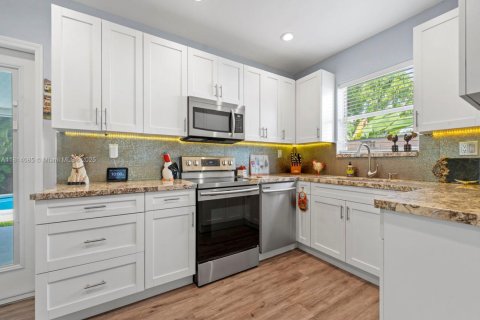 House in Palmetto Bay, Florida 3 bedrooms, 160.54 sq.m. № 1766306 - photo 7