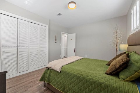 House in Palmetto Bay, Florida 3 bedrooms, 160.54 sq.m. № 1766306 - photo 16