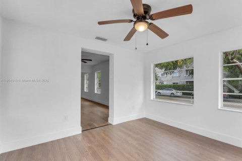 Propiedad comercial en venta en Miami, Florida, 245.82 m2 № 2015529 - foto 5