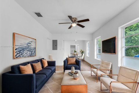 Propiedad comercial en venta en Miami, Florida, 245.82 m2 № 2015529 - foto 7