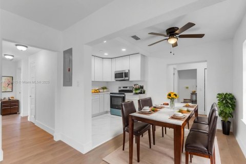 Propiedad comercial en venta en Miami, Florida, 245.82 m2 № 2015529 - foto 10