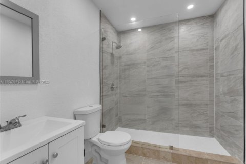 Propiedad comercial en venta en Miami, Florida, 245.82 m2 № 2015529 - foto 17