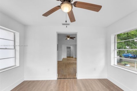 Propiedad comercial en venta en Miami, Florida, 245.82 m2 № 2015529 - foto 8