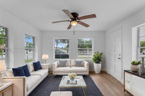 Propiedad comercial en venta en Miami, Florida, 245.82 m2 № 2015529 - foto 15