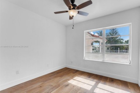 Propiedad comercial en venta en Miami, Florida, 245.82 m2 № 2015529 - foto 22