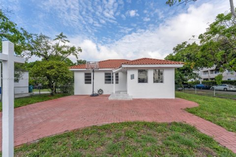 Propiedad comercial en venta en Miami, Florida, 245.82 m2 № 2015529 - foto 2