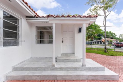 Propiedad comercial en venta en Miami, Florida, 245.82 m2 № 2015529 - foto 4