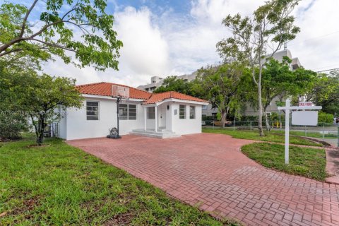 Propiedad comercial en venta en Miami, Florida, 245.82 m2 № 2015529 - foto 3
